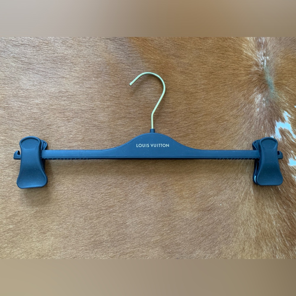 #8 Louis Vuitton Hanger